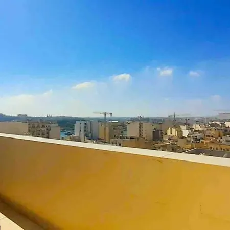 Luxurious Furnished Penthouse In דירה
